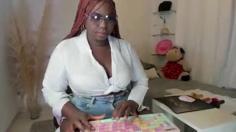 Snapshot of lesliee_brownn chatting on June 4, 9:04 am lesliee_brownn online show from June 4, 9:04 am
