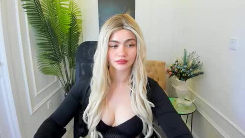 lesliemineg online show from October 10, 8:41 pm