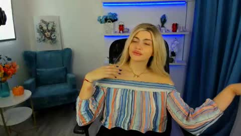 lesliemineg online show from October 18, 7:47 pm