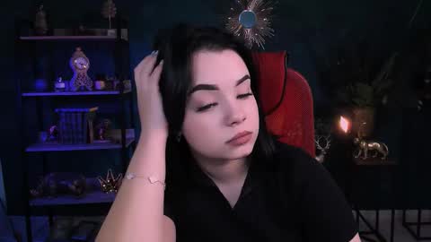 LeslieRowe online show from October 10, 5:45 pm