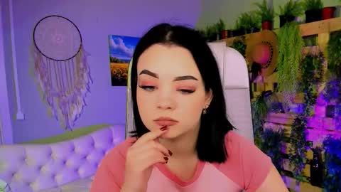 LeslieRowe online show from October 18, 5:25 pm