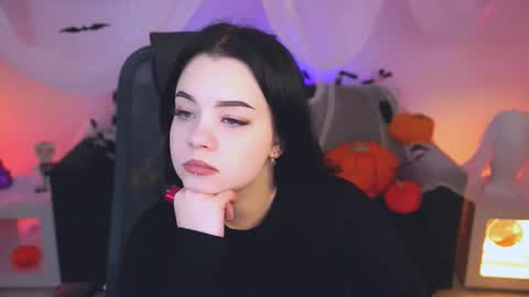 LeslieRowe online show from October 19, 11:44 am