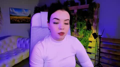 LeslieRowe online show from October 25, 4:46 pm