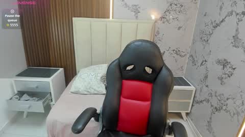 Snapshot of leslysimpson chatting on February 20, 7:58 pm online show from February 20, 7:58 pm