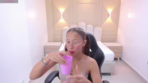   online show from March 19, 8:02 pm