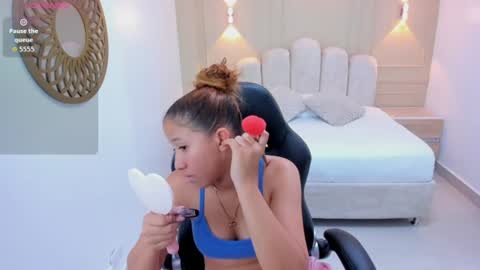 Snapshot of leslysimpson chatting on June 27, 7:30 pm online show from June 27, 7:30 pm