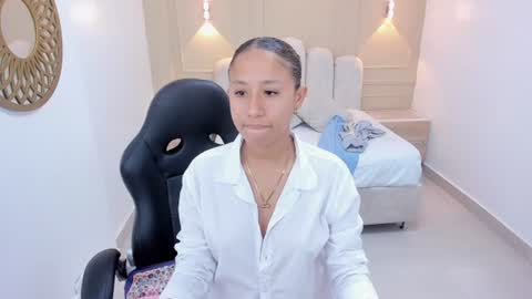 Snapshot of leslysimpson chatting on July 2, 7:42 pm online show from July 2, 7:42 pm
