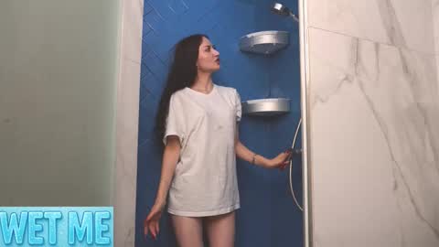 Hi my name is Lessy I am 18 years old. Im new here but I really like making new acquaintances online show from October 5, 1:59 am