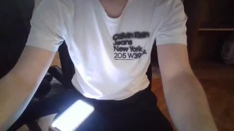 Snapshot of lestaro chatting on December 22, 6:05 pm neoglo online show from December 22, 6:05 pm