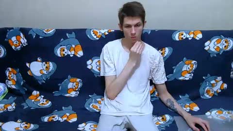 lester_broo online show from July 1, 9:14 pm