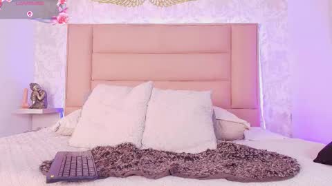 Leti White online show from February 19, 10:50 pm