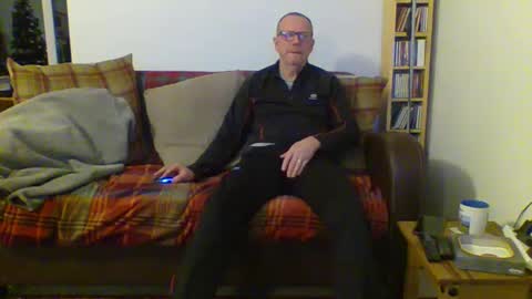 Snapshot of letmestrip chatting on December 19, 12:13 am paul online show from December 19, 12:13 am