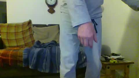 Snapshot of letmestrip chatting on January 16, 12:12 am paul online show from January 16, 12:12 am