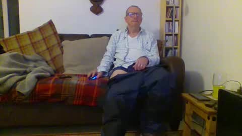 Snapshot of letmestrip chatting on February 5, 12:10 am paul online show from February 5, 12:10 am