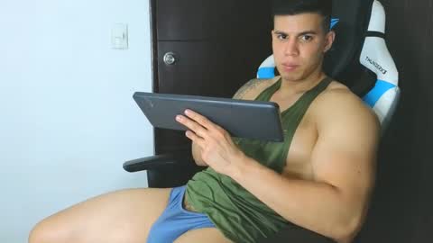 Snapshot of levelingg chatting on December 6, 3:30 am levelingg online show from December 6, 3:30 am