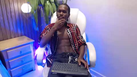 Levi Mackie online show from August 4, 8:00 pm