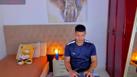 Snapshot of lewishamiltom chatting on March 11, 6:30 pm lewis online show from March 11, 6:30 pm