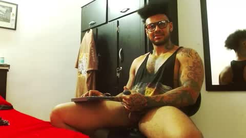 Lewis Strong online show from December 1, 5:40 pm