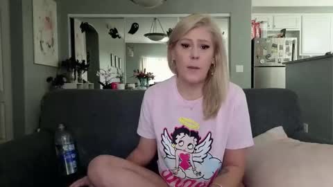 Snapshot of lexi_shocker chatting on November 2, 5:48 pm Lexi online show from November 2, 5:48 pm