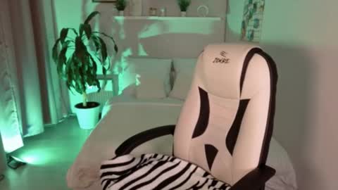 Snapshot of lexi_terele chatting on September 17, 6:59 am Lexy - Follow me online show from September 17, 6:59 am