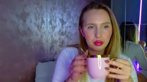 Snapshot of lexi_u_ chatting on November 27, 5:42 am LEXXY online show from November 27, 5:42 am