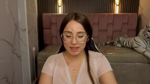 Lexi online show from April 7, 8:31 pm