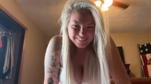 Snapshot of lexiblazing chatting on June 24, 9:25 pm Lexi online show from June 24, 9:25 pm