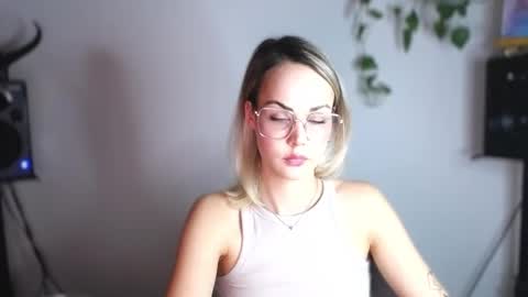 Lexie online show from February 25, 1:09 am