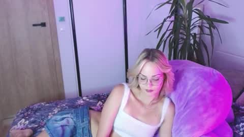 Lexie online show from September 10, 6:46 am