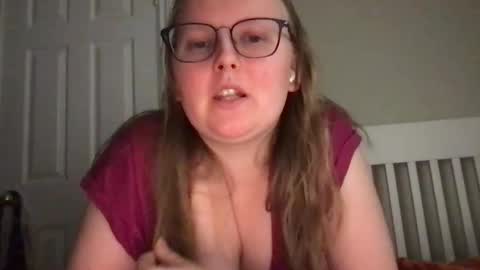 Snapshot of lexielilacs chatting on January 9, 2:01 am lexie online show from January 9, 2:01 am