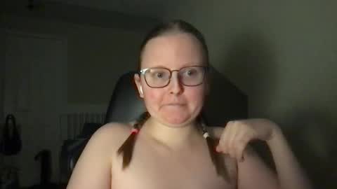 Snapshot of lexielilacs chatting on February 25, 3:42 am lexie online show from February 25, 3:42 am