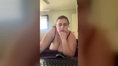 Snapshot of lexii132 chatting on April 28, 8:58 pm SoloAfterDark online show from April 28, 8:58 pm