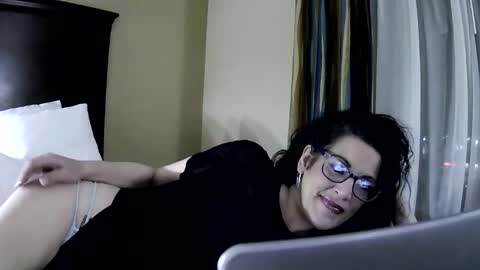 Snapshot of lexilovesu100 chatting on February 11, 1:10 am lexilovesu100 online show from February 11, 1:10 am