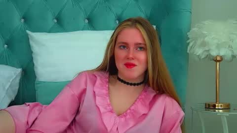 Snapshot of lexireadway chatting on March 6, 6:32 am Lexi online show from March 6, 6:32 am