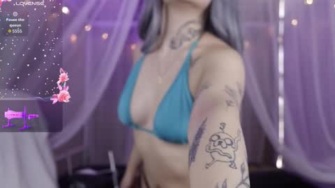 Snapshot of lexirouge__ chatting on February 9, 5:50 pm lexirouge online show from February 9, 5:50 pm