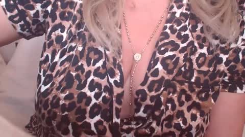 Snapshot of lexxa_blond chatting on October 1, 8:59 pm Hannah online show from October 1, 8:59 pm