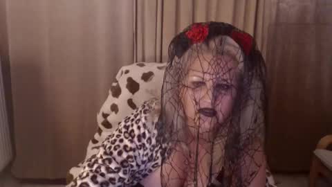 Snapshot of lexxa_blond chatting on October 31, 11:06 pm Hannah online show from October 31, 11:06 pm