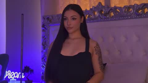 Snapshot of lexy_banks chatting on March 2, 8:10 am LexyBanks online show from March 2, 8:10 am