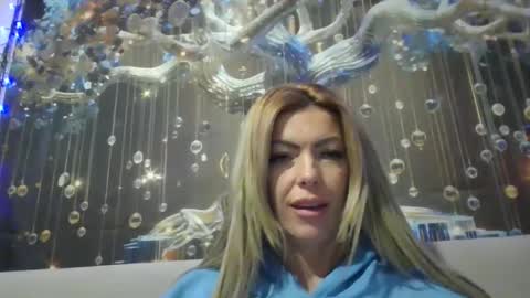 Snapshot of leyafoster chatting on December 23, 1:40 am Leya online show from December 23, 1:40 am