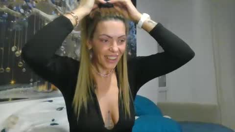 Snapshot of leyafoster chatting on January 22, 9:43 pm Leya online show from January 22, 9:43 pm