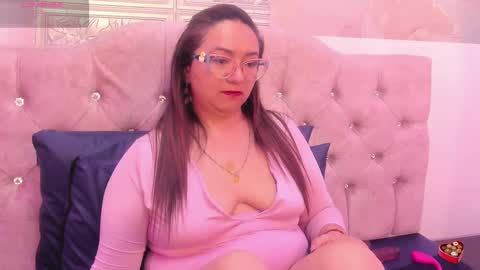Leyla smithh online show from September 25, 12:31 pm