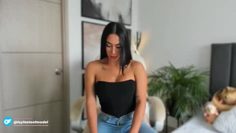 INSTA leylasteel model         online show from October 4, 2:37 pm
