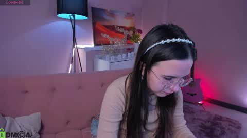 Snapshot of leylamirage chatting on March 1, 12:18 pm leylamirage online show from March 1, 12:18 pm