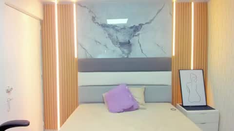   online show from April 9, 2:11 pm