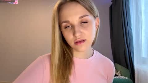 Mia online show from November 27, 12:18 pm