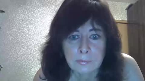 Snapshot of lia_ang chatting on October 12, 1:32 pm lia_ang online show from October 12, 1:32 pm