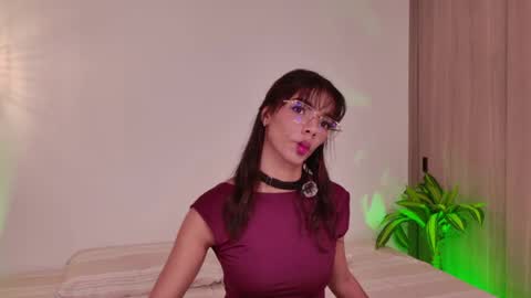 Snapshot of lia_girl2 chatting on May 1, 5:12 am Lia online show from May 1, 5:12 am