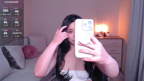 Snapshot of lia_hetty chatting on January 8, 11:34 am L I A online show from January 8, 11:34 am