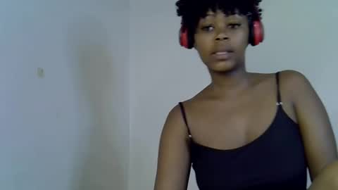 lia online show from October 30, 4:25 am