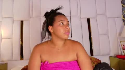 lia_mariana online show from October 19, 2:45 am